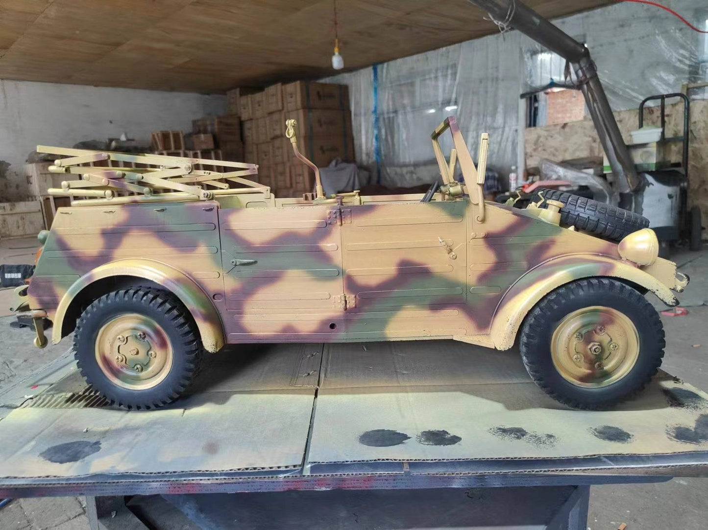 "1/6 Scale All - metal German Type 82 Kubelwagen by Eaxtoys: Durable and Realistic"