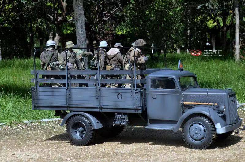Eaxtoys 1/6 scale Opel Blitz Truck(4 styles) Sd.Kfz.305 model vehicle 3
1/6 scale military vehicles models