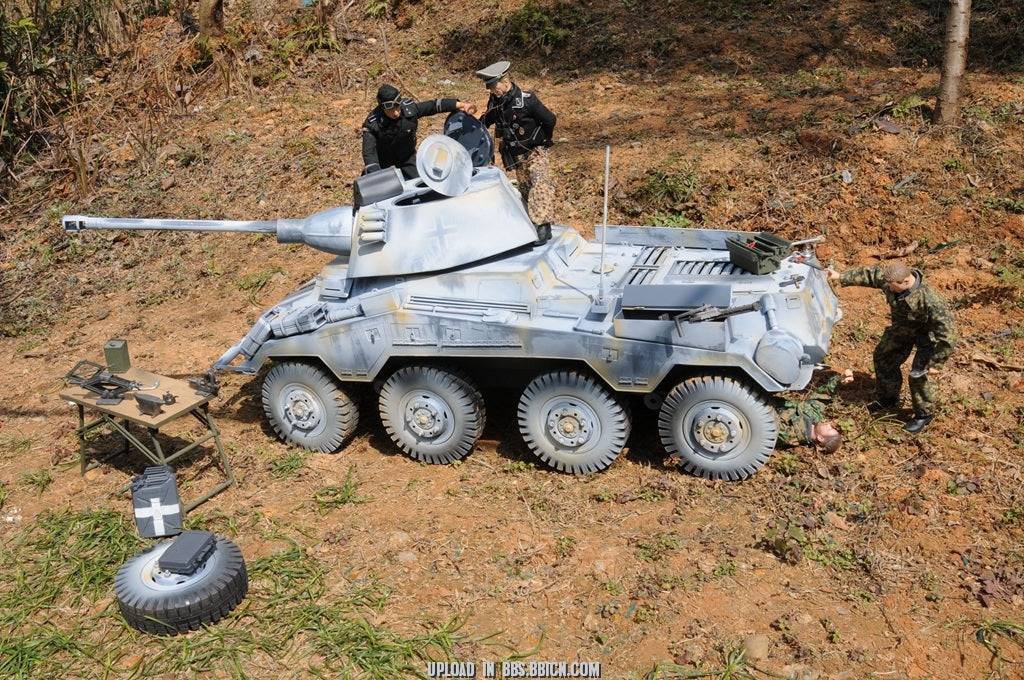 Full diorama scene featuring the EAXTOYS 1/6 scale WWII German Sd.Kfz.234/2 Puma model with miniature soldiers performing maintenance.
