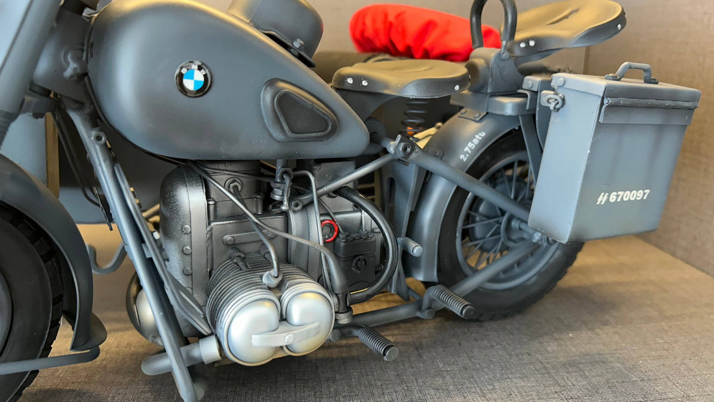 "Eaxtoys 1/6 scale metal WWII German BMW R75 motorcycle, a piece that captures the spirit of WWII"