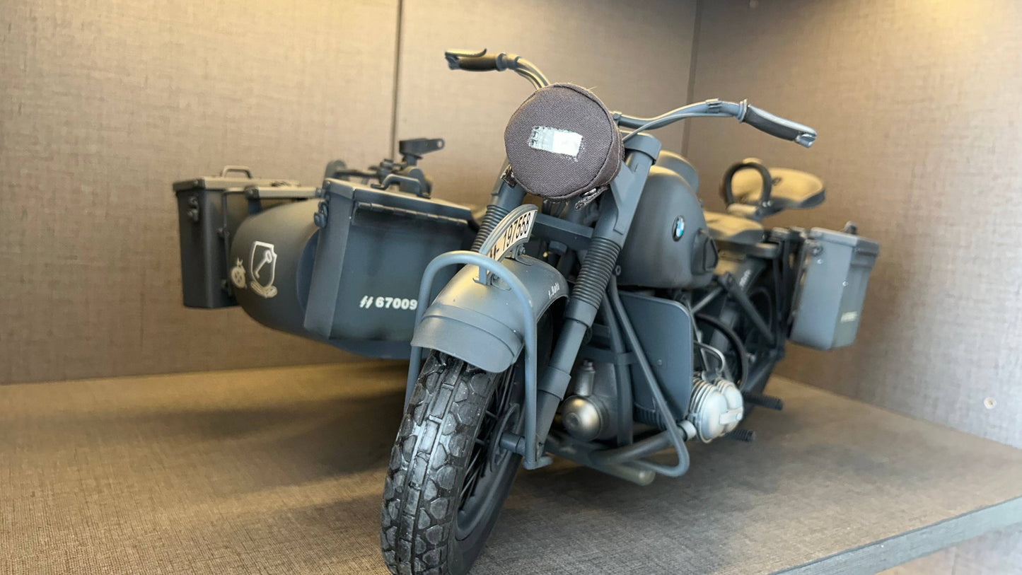 "Eaxtoys' 1/6 scale metal WWII German BMW R75 motorcycle, featuring smooth - finished metal parts"