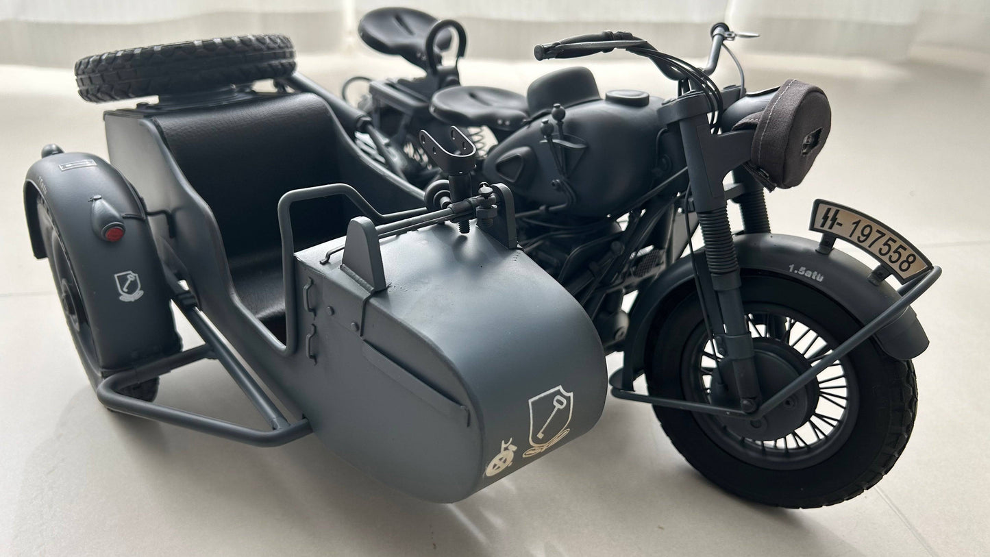 "The Eaxtoys 1/6 scale WWII German BMW R75 motorcycle in metal showcases fine - tuned craftsmanship"